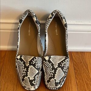 Easy Spirit Women's Snake Print Loafers Size 8 WW